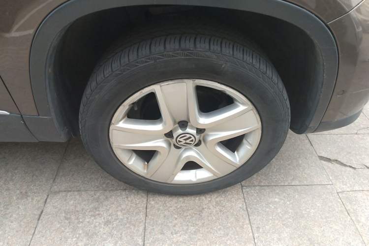 Used Volkswagen Tiguan 2012 2.0 TSI Luxury Edition Right Front Wheel Hub