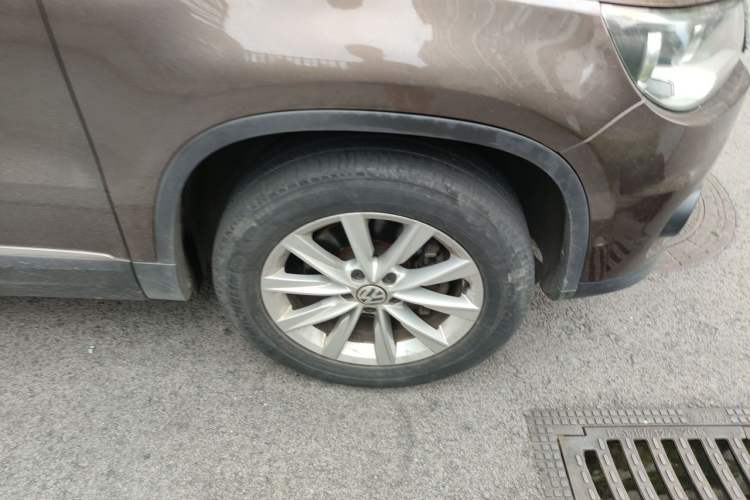 Used Volkswagen Tiguan 2012 2.0 TSI Comfort Edition Right Front Wheel Hub
