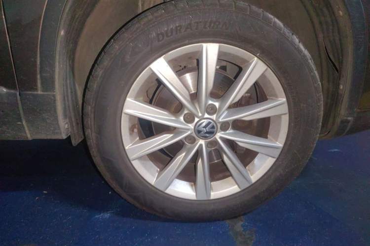 Used Volkswagen Tiguan 2012 2.0 TSI Comfort Edition Right Front Wheel Hub