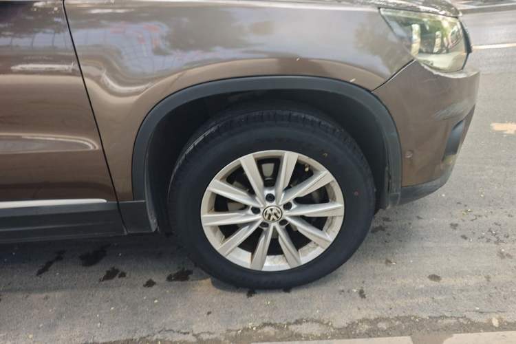 Used Volkswagen Tiguan 2012 2.0 TSI Comfort Edition Right Front Wheel Hub