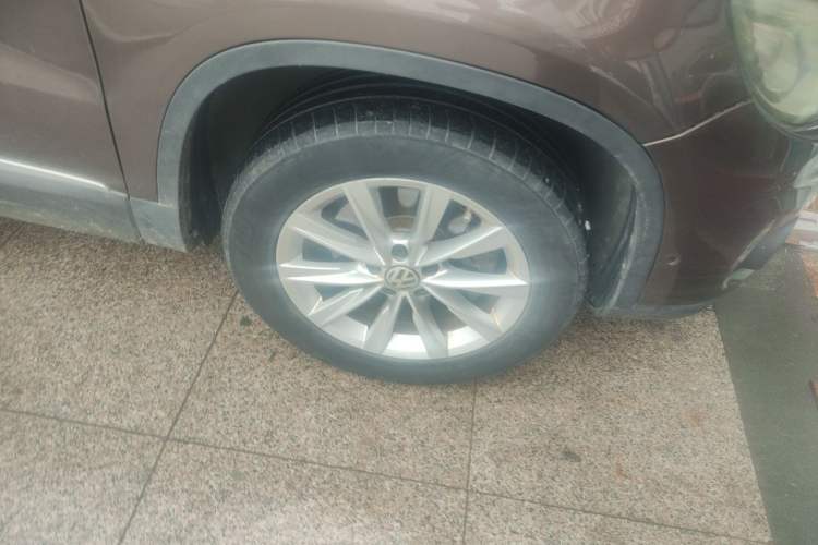 Used Volkswagen Tiguan 2012 2.0 TSI Comfort Edition Right Front Wheel Hub