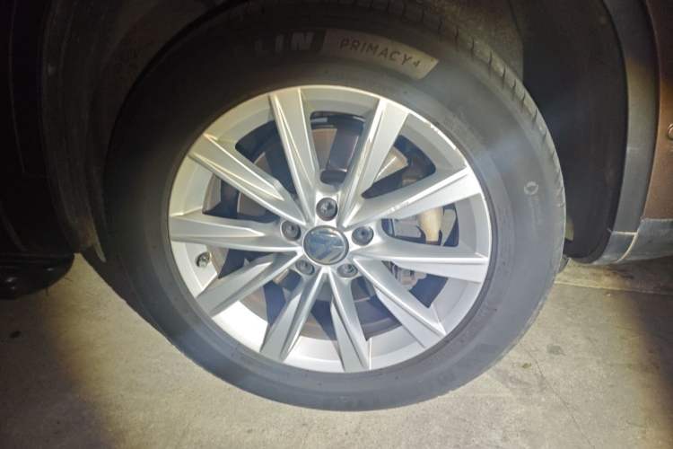 Used Volkswagen Tiguan 2012 2.0 TSI Comfort Edition Right Front Wheel Hub