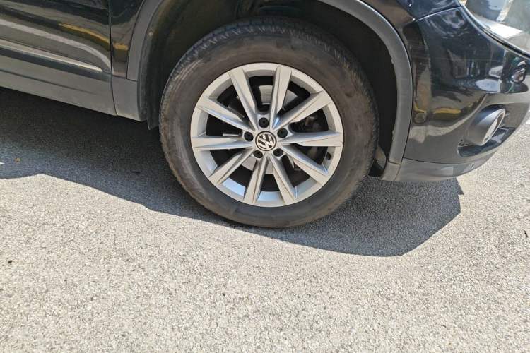 Used Volkswagen Tiguan 2012 2.0 TSI Comfort Edition Right Front Wheel Hub