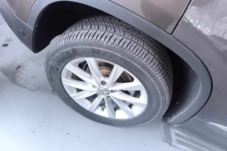 Used Volkswagen Tiguan 2012 2.0 TSI Comfort Edition Right Rear Wheel Hub