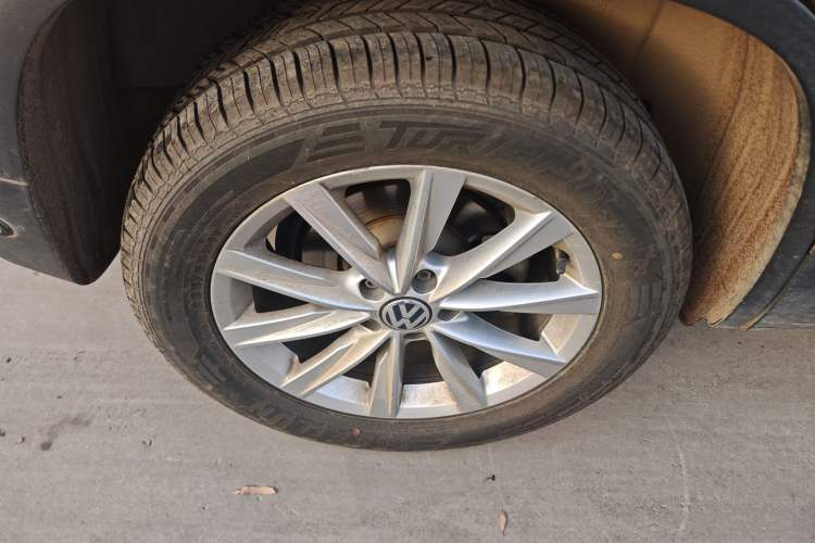 Used Volkswagen Tiguan 2012 2.0 TSI Comfort Edition Right Rear Wheel Hub