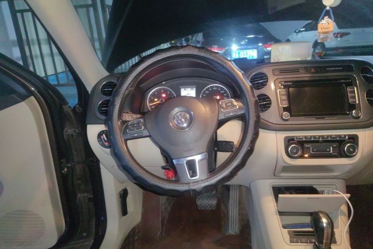Used Volkswagen Tiguan 2012 2.0 TSI Comfort Edition Steering Wheel