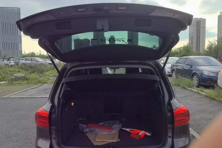 Used Volkswagen Tiguan 2012 2.0 TSI Comfort Edition Trunk