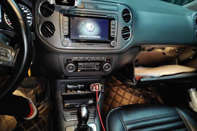 Used Volkswagen Tiguan 2012 2.0 TSI Luxury Edition Audio And AC Panel