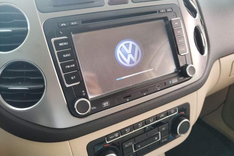 Used Volkswagen Tiguan 2012 1.8TSI Automatic Two-Wheel Drive Trend Edition Audio And AC Panel