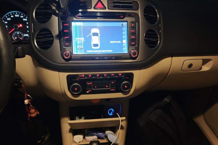 Used Volkswagen Tiguan 2012 1.8TSI Automatic Two-Wheel Drive Zhaoshi Edition Audio And AC Panel