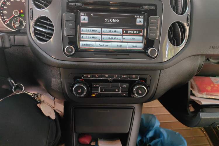 Used Volkswagen Tiguan 2012 2.0 TSI Comfort Edition Audio And AC Panel