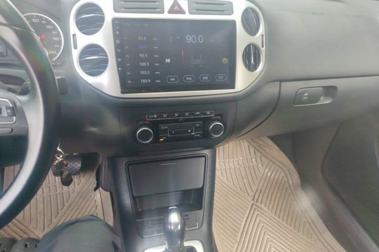 Used Volkswagen Tiguan 2012 1.8TSI Automatic Two-Wheel Drive Trend Edition Audio And AC Panel