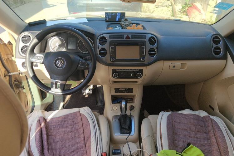 Used Volkswagen Tiguan 2012 2.0 TSI Automatic All-Wheel Drive Flagship Edition Center Console