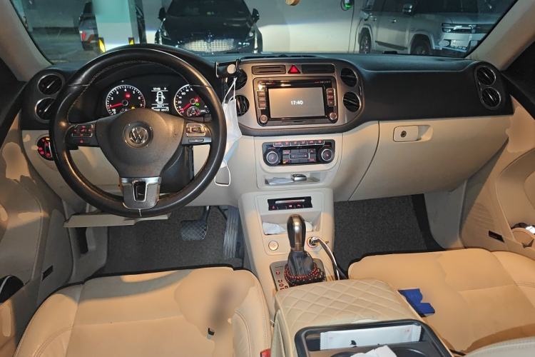 Used Volkswagen Tiguan 2012 2.0 TSI Automatic All-Wheel Drive Flagship Edition Center Console