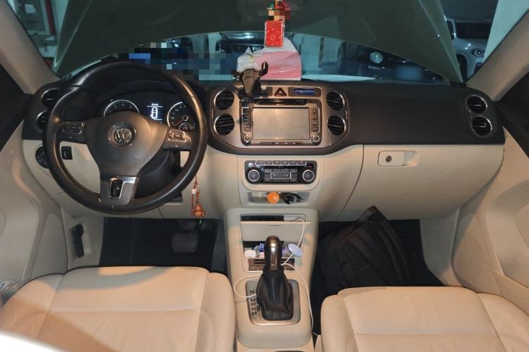 Used Volkswagen Tiguan 2012 1.8TSI Automatic Two-Wheel Drive Zhaoshi Edition Center Console