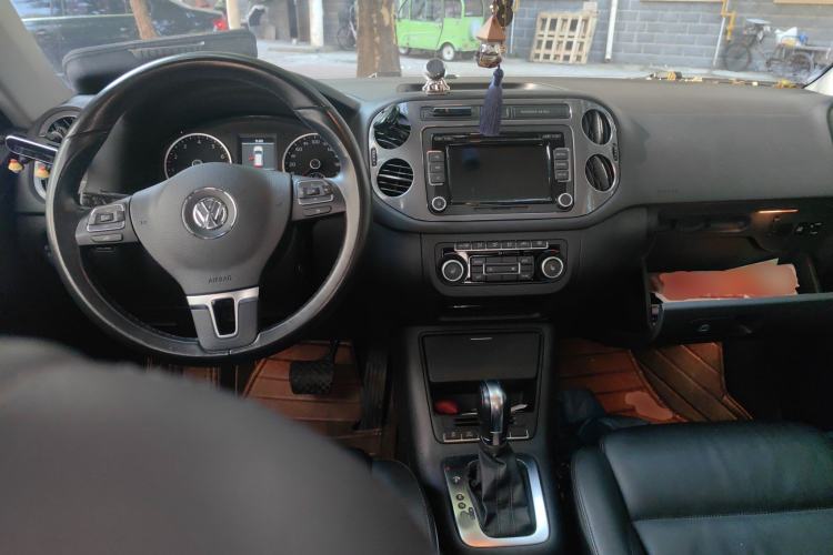 Used Volkswagen Tiguan 2012 2.0 TSI Comfort Edition Center Console