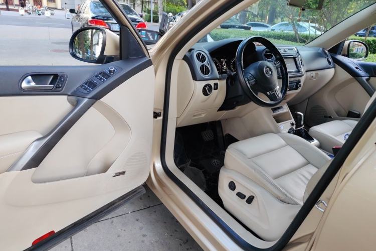 Used Volkswagen Tiguan 2012 2.0 TSI Automatic All-Wheel Drive Elite Edition Driver Seat
