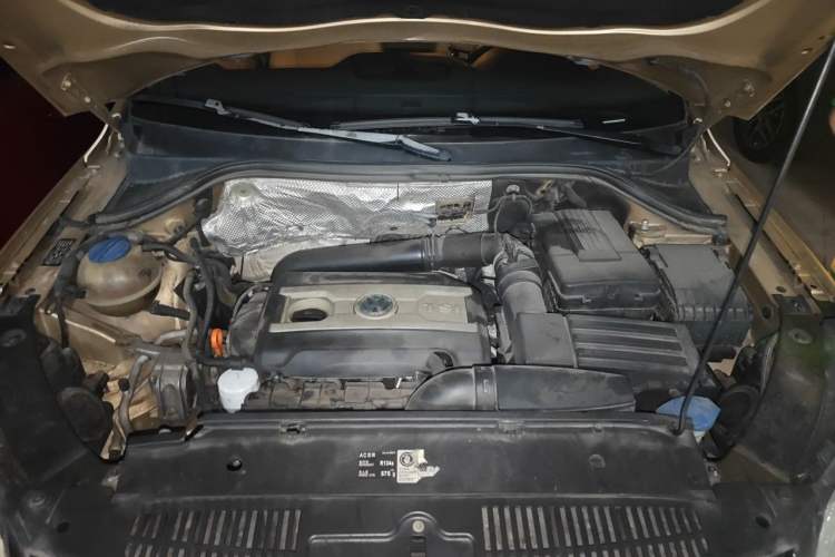 Used Volkswagen Tiguan 2012 2.0 TSI Automatic All-Wheel Drive Flagship Edition Engine Bay