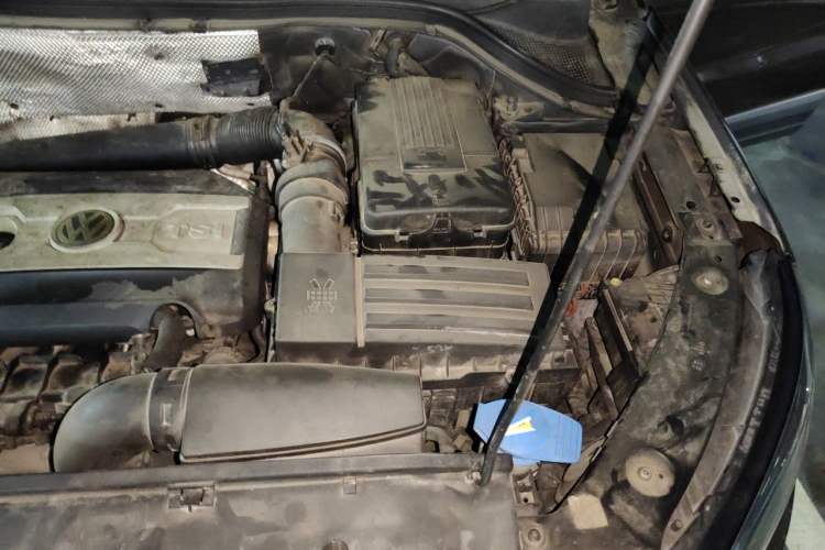 Used Volkswagen Tiguan 2012 2.0 TSI Luxury Edition Engine Bay Left
