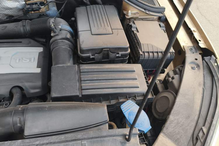 Used Volkswagen Tiguan 2012 2.0 TSI Automatic All-Wheel Drive Flagship Edition Engine Bay Left
