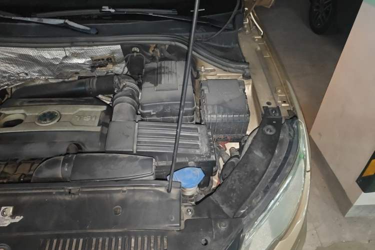 Used Volkswagen Tiguan 2012 2.0 TSI Automatic All-Wheel Drive Flagship Edition Engine Bay Left