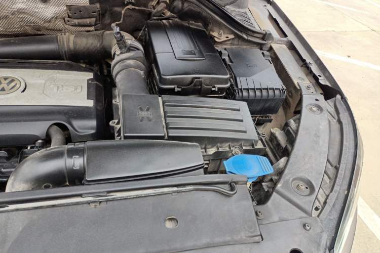 Used Volkswagen Tiguan 2012 2.0 TSI Comfort Edition Engine Bay Left