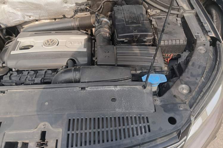 Used Volkswagen Tiguan 2012 2.0 TSI Comfort Edition Engine Bay Left