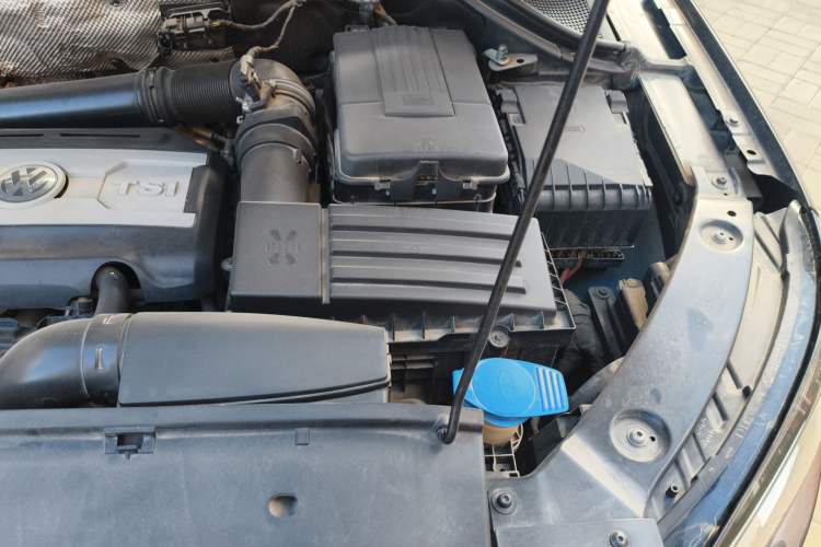 Used Volkswagen Tiguan 2012 2.0 TSI Comfort Edition Engine Bay Left