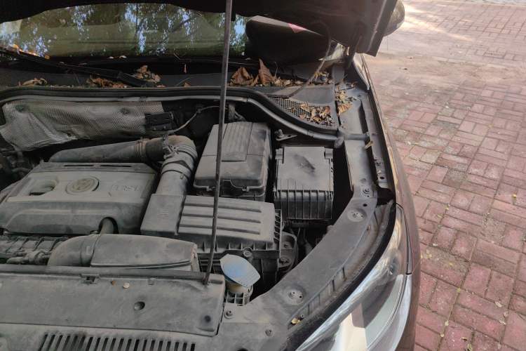 Used Volkswagen Tiguan 2012 2.0 TSI Comfort Edition Engine Bay Left