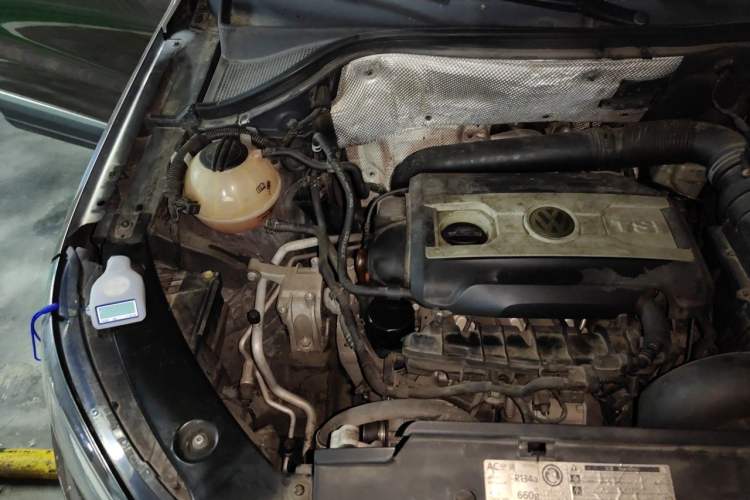 Used Volkswagen Tiguan 2012 2.0 TSI Luxury Edition Engine Bay Right