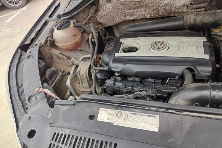 Used Volkswagen Tiguan 2012 2.0 TSI Comfort Edition Engine Bay Right