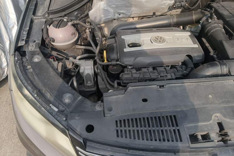 Used Volkswagen Tiguan 2012 2.0 TSI Comfort Edition Engine Bay Right