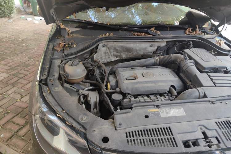 Used Volkswagen Tiguan 2012 2.0 TSI Comfort Edition Engine Bay Right