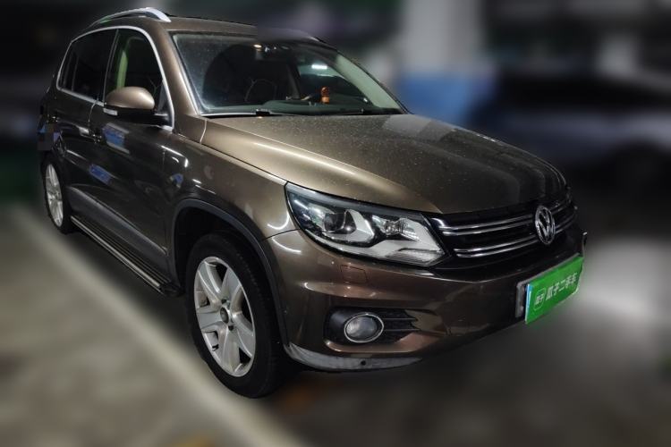 Used Volkswagen Tiguan 2012 2.0 TSI Luxury Edition Front Right 45 Deg