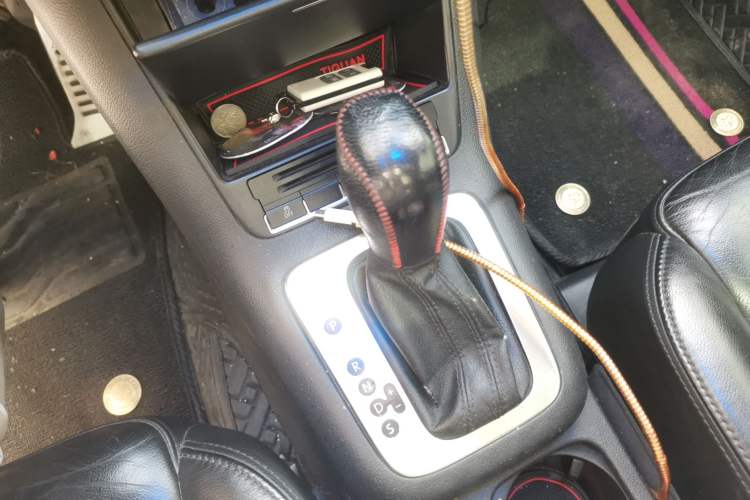 Used Volkswagen Tiguan 2012 1.8TSI Automatic Two-Wheel Drive Elite Edition Gear Lever