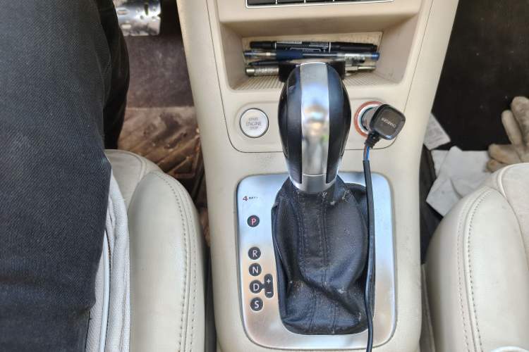 Used Volkswagen Tiguan 2012 2.0 TSI Automatic All-Wheel Drive Flagship Edition Gear Lever