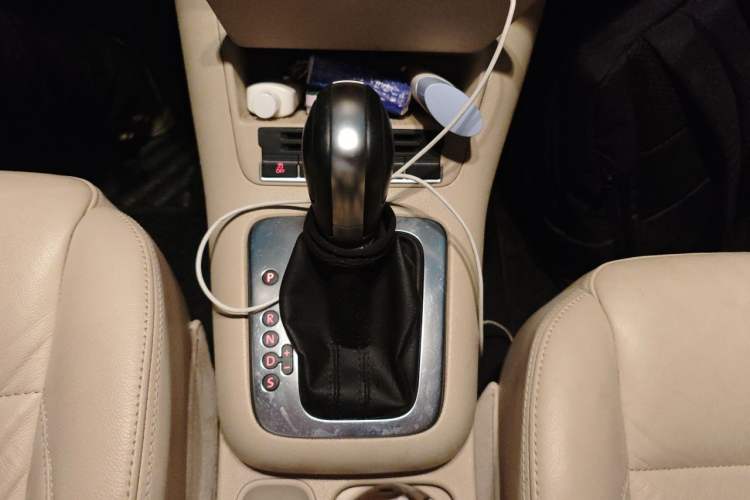 Used Volkswagen Tiguan 2012 1.8TSI Automatic Two-Wheel Drive Zhaoshi Edition Gear Lever