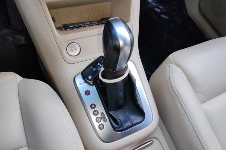 Used Volkswagen Tiguan 2012 2.0 TSI Automatic All-Wheel Drive Elite Edition Gear Lever