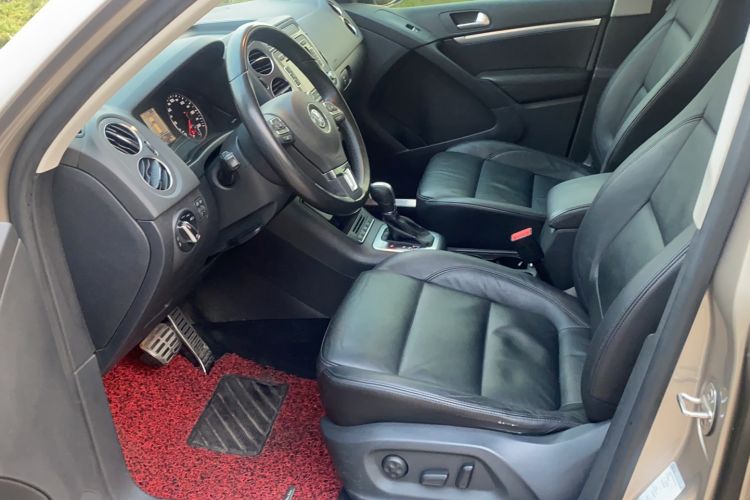 Used Volkswagen Tiguan 2012 2.0 TSI Comfort Edition Interior 4