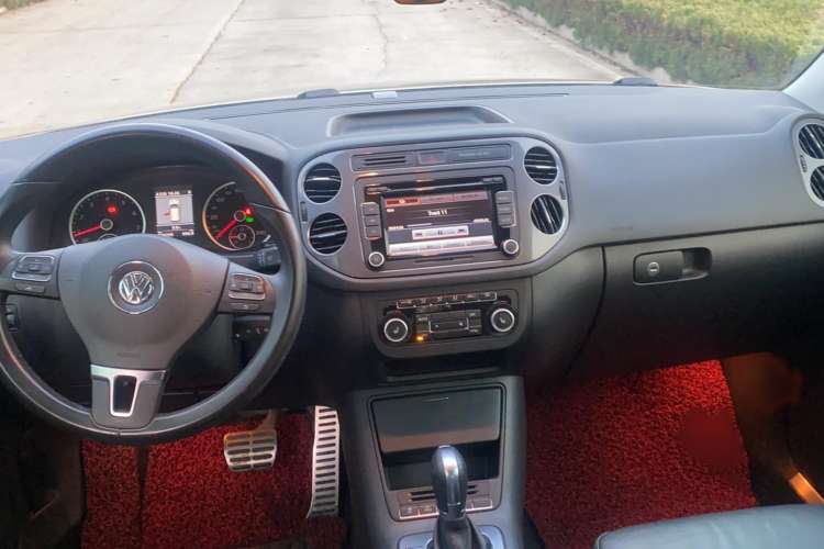 Used Volkswagen Tiguan 2012 2.0 TSI Comfort Edition Interior 8