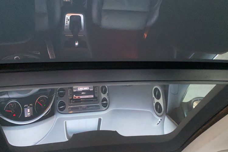 Used Volkswagen Tiguan 2012 2.0 TSI Comfort Edition Interior 9