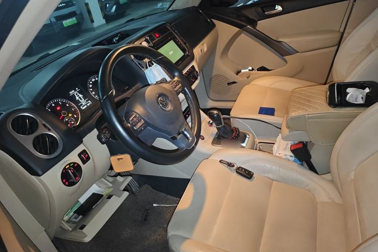 Used Volkswagen Tiguan 2012 2.0 TSI Automatic All-Wheel Drive Flagship Edition Left Front Seat