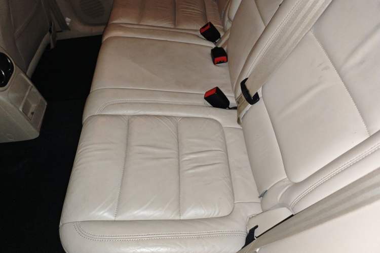 Used Volkswagen Tiguan 2012 1.8TSI Automatic Two-Wheel Drive Zhaoshi Edition Left Rear Seat
