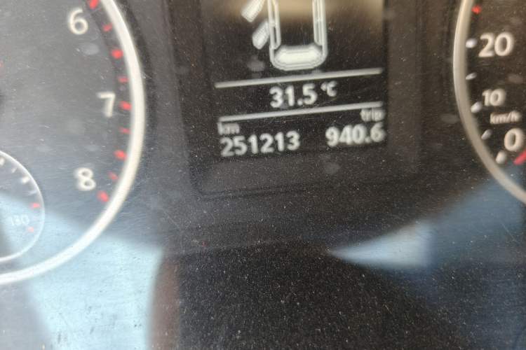 Used Volkswagen Tiguan 2012 2.0 TSI Automatic All-Wheel Drive Flagship Edition Odometer Close Up