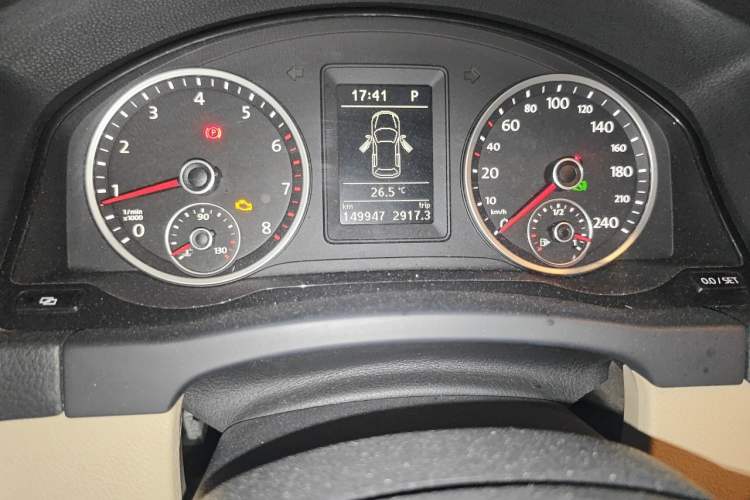 Used Volkswagen Tiguan 2012 2.0 TSI Automatic All-Wheel Drive Flagship Edition Odometer Close Up