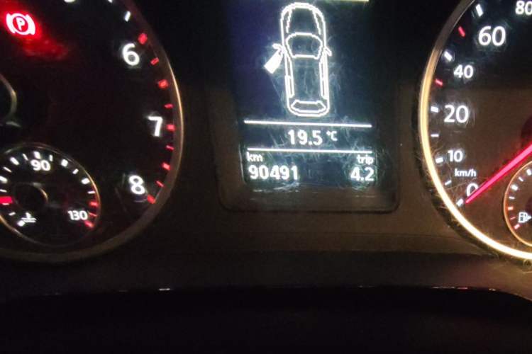 Used Volkswagen Tiguan 2012 1.8TSI Automatic Two-Wheel Drive Zhaoshi Edition Odometer Close Up