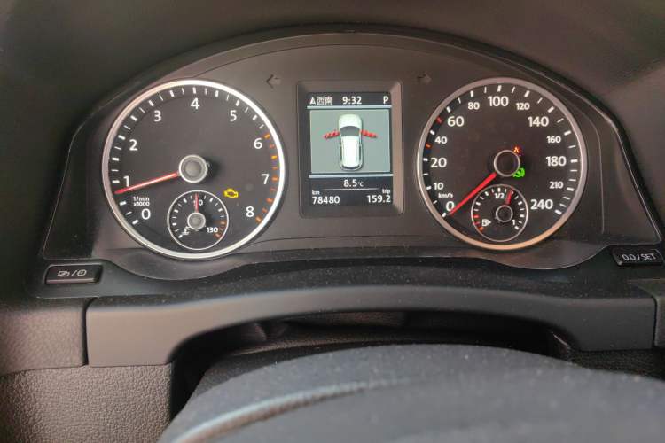 Used Volkswagen Tiguan 2012 2.0 TSI Comfort Edition Odometer Close Up