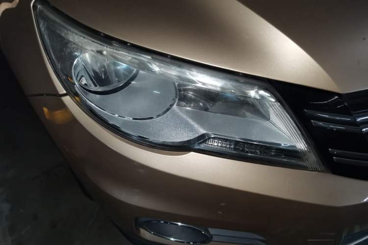 Used Volkswagen Tiguan 2012 1.8TSI Automatic All-Wheel Drive Elite Edition Right Front Headlight