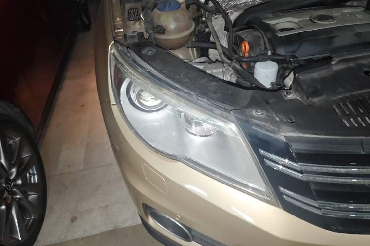 Used Volkswagen Tiguan 2012 2.0 TSI Automatic All-Wheel Drive Flagship Edition Right Front Headlight