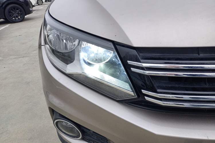 Used Volkswagen Tiguan 2012 2.0 TSI Comfort Edition Right Front Headlight